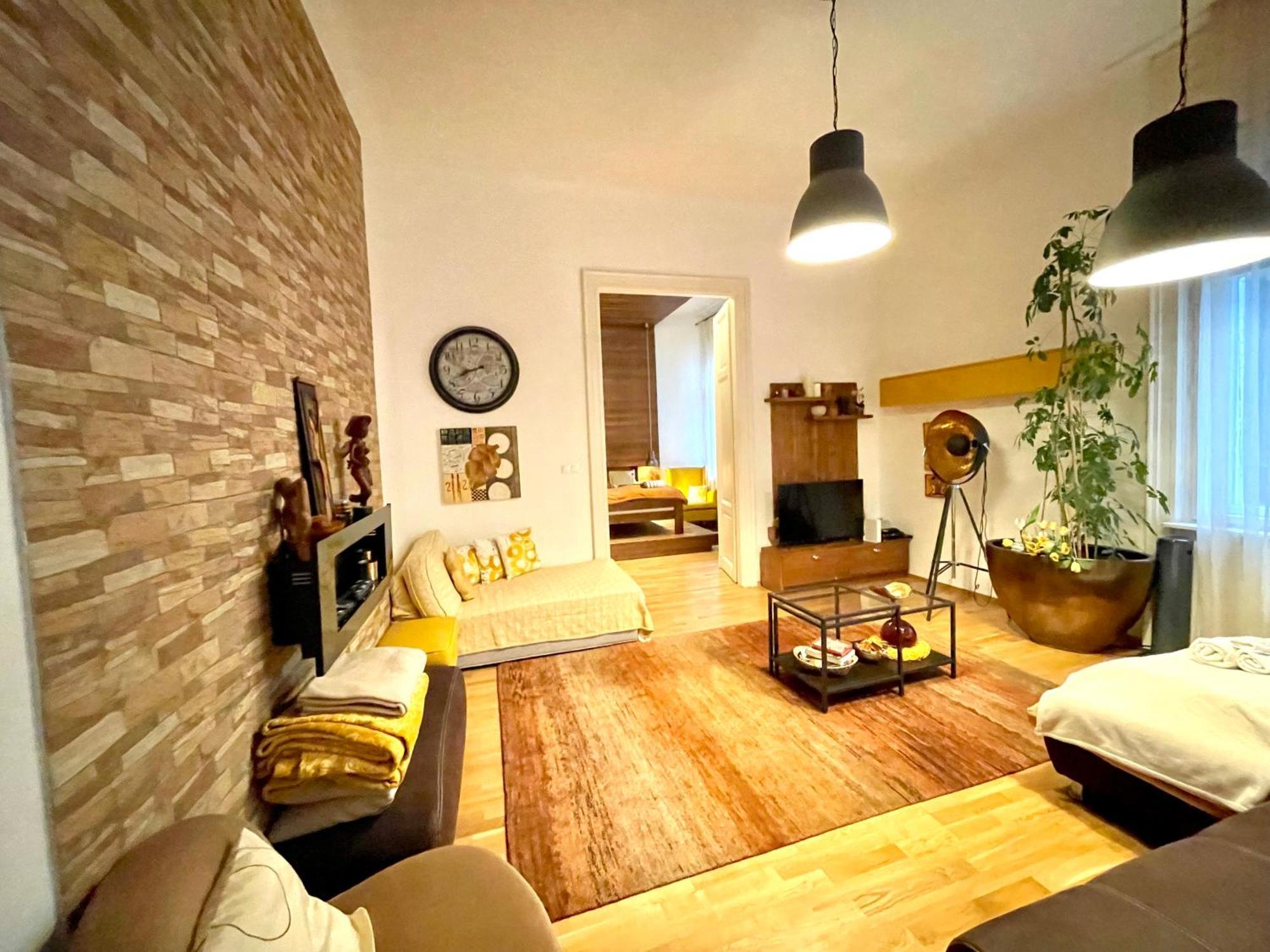 Amber Pearl Apartment 2 Rooms And 2 Bathrooms At Kalvin Square Budapest Bagian luar foto