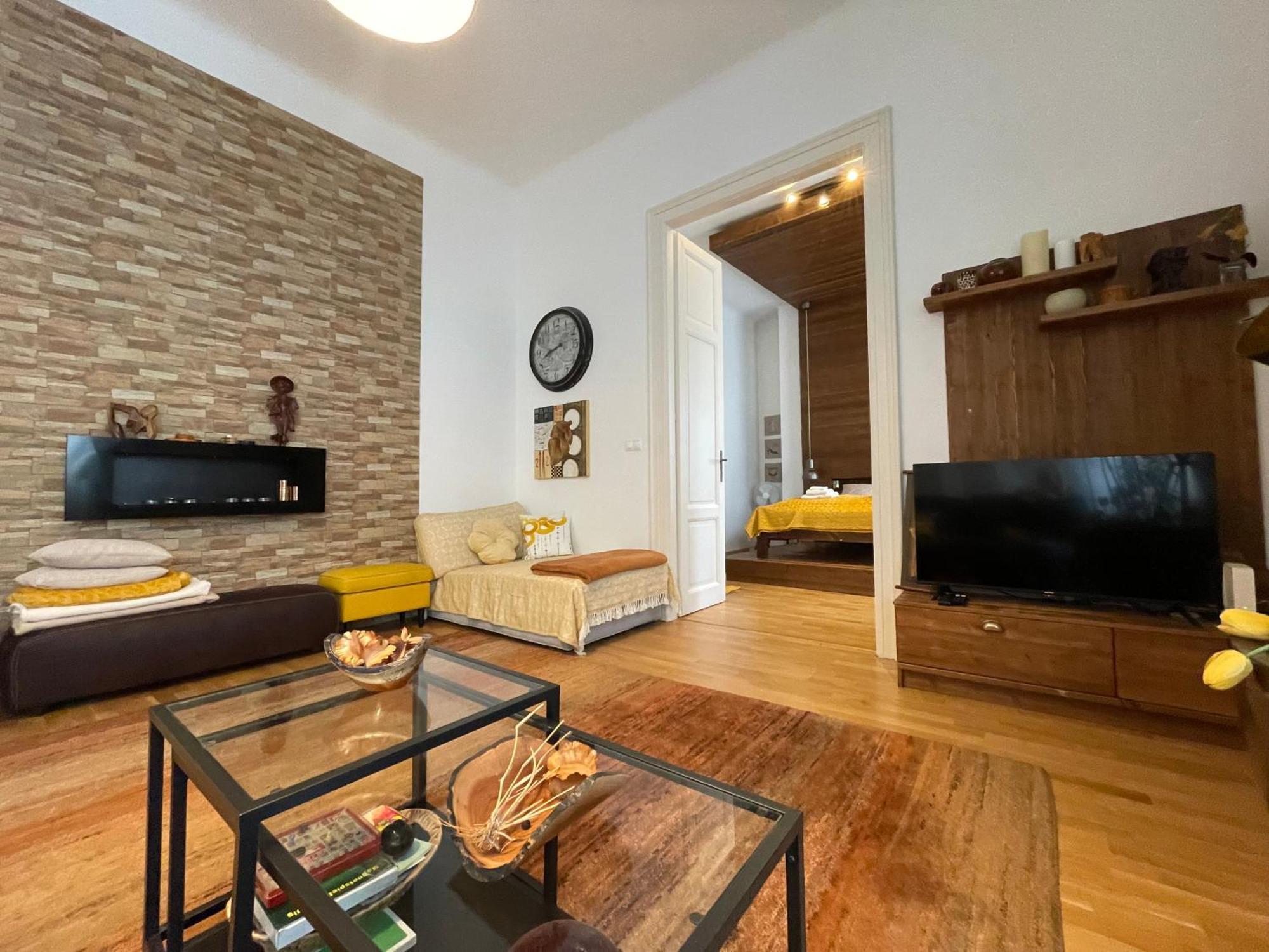Amber Pearl Apartment 2 Rooms And 2 Bathrooms At Kalvin Square Budapest Bagian luar foto