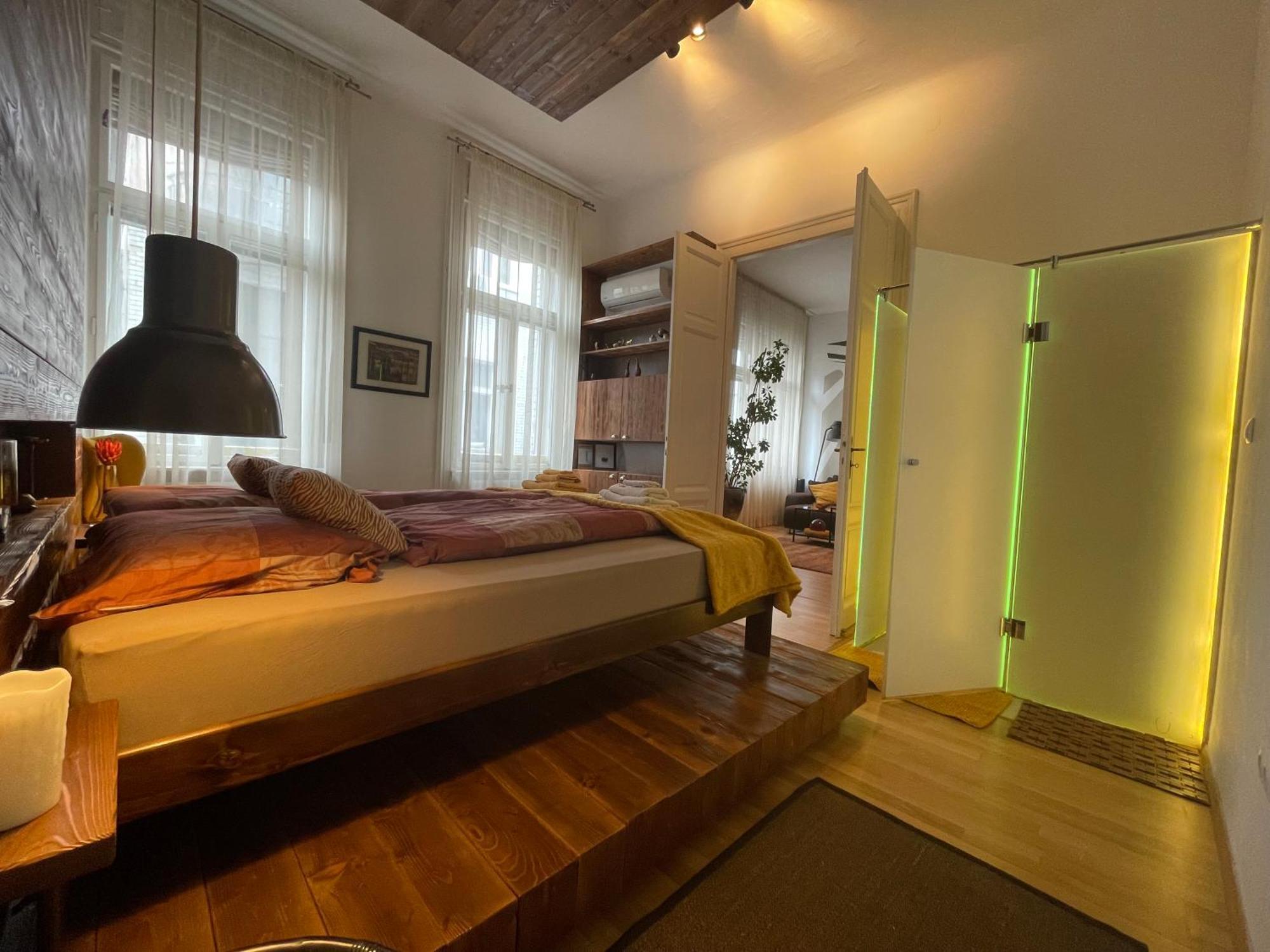 Amber Pearl Apartment 2 Rooms And 2 Bathrooms At Kalvin Square Budapest Bagian luar foto